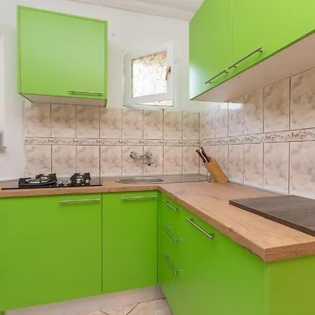 House Tiana Semesterbostad *